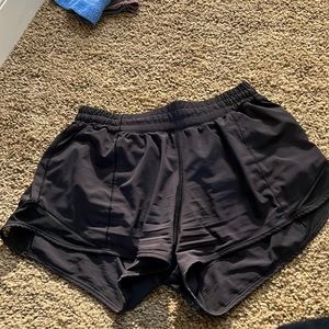 Lululemon Hotty Hot Low-Rise Lined Shorts 4”